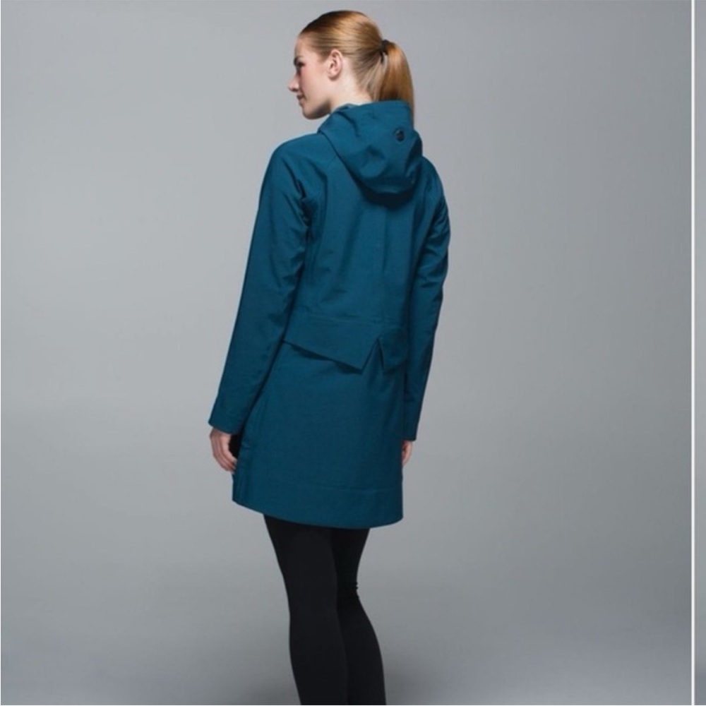 LULULEMON Rain Or Shine Interchangeable Hooded Jacket - Alberta Lake - Sz 12 - Picture 3 of 16